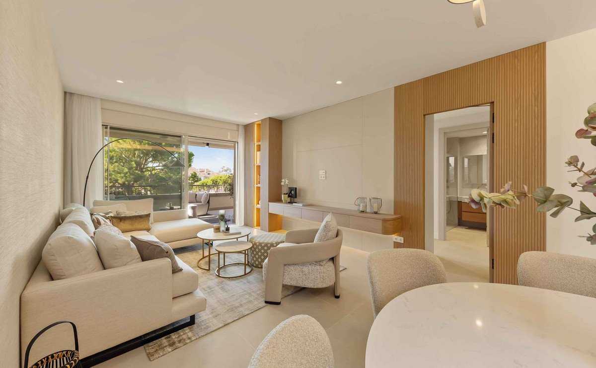 3 Bed Middle Floor Apartment in The Golden Mile