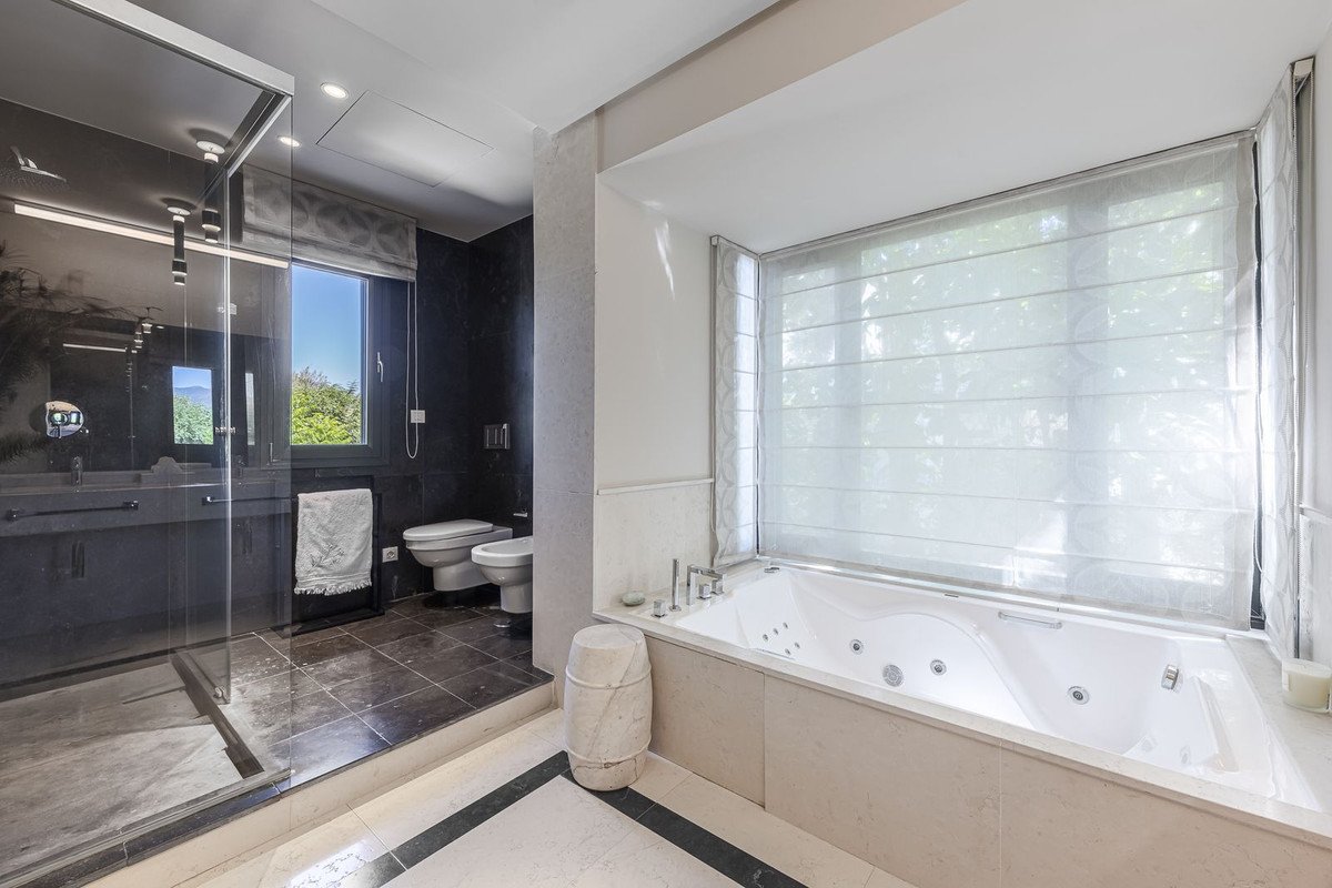 5 Bed Detached Villa in The Golden Mile