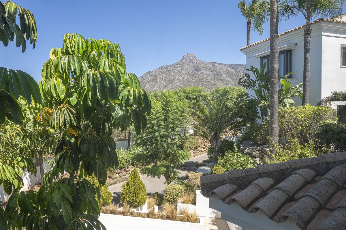 5 Bed Detached Villa in The Golden Mile