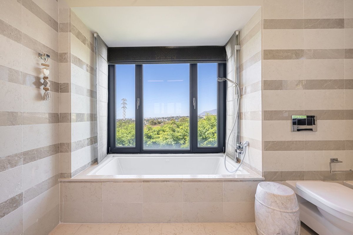 5 Bed Detached Villa in The Golden Mile