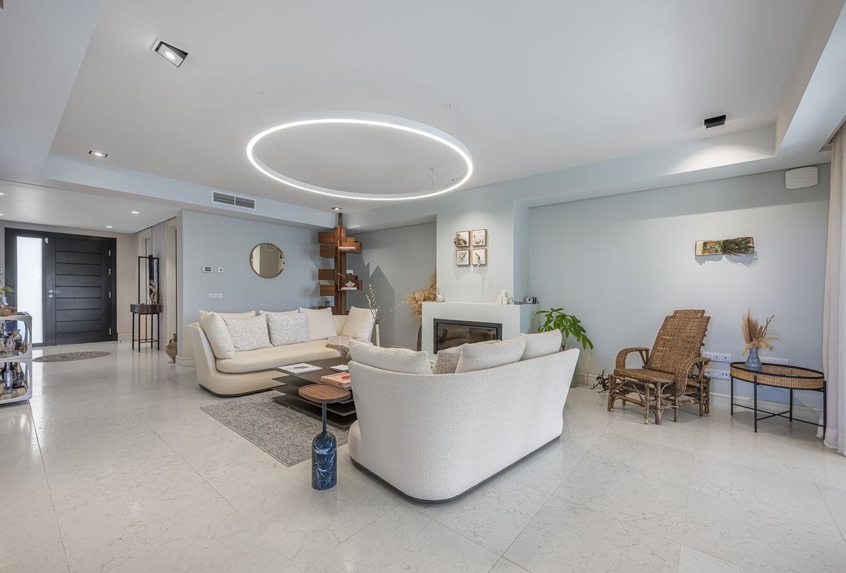 5 Bed Detached Villa in The Golden Mile