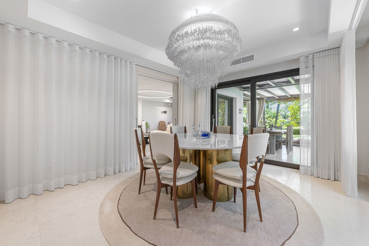 5 Bed Detached Villa in The Golden Mile