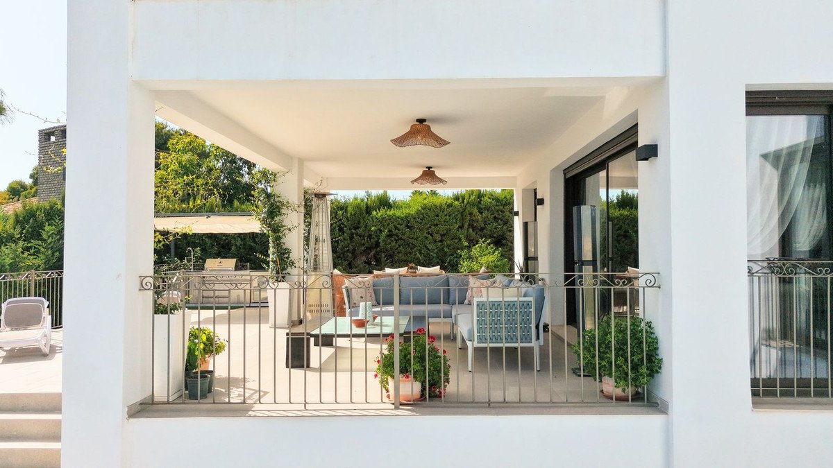 5 Bed Detached Villa in Estepona