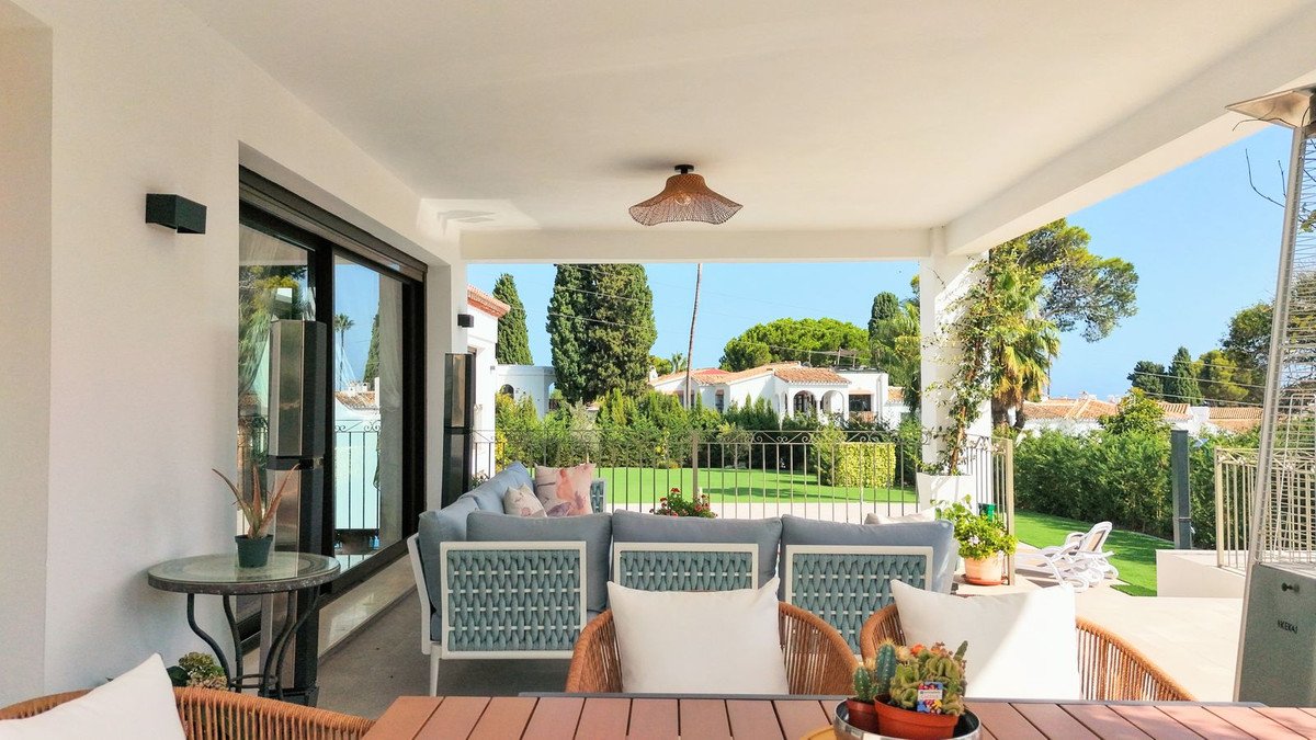 5 Bed Detached Villa in Estepona