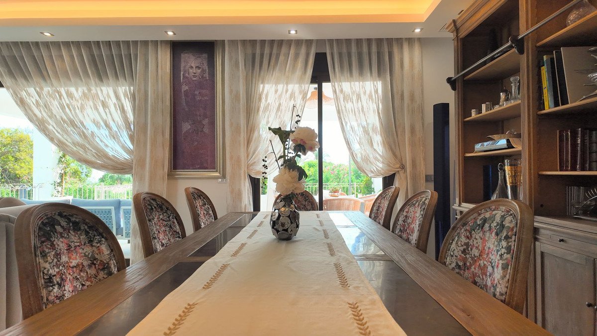 5 Bed Detached Villa in Estepona