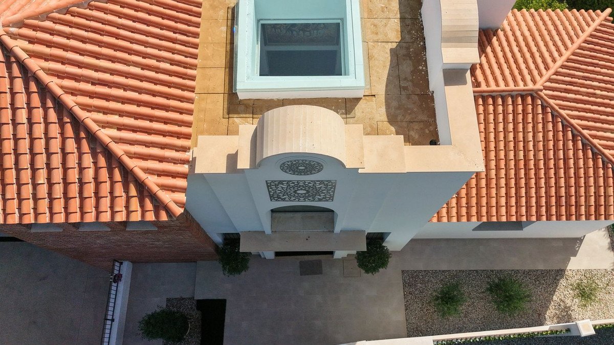 5 Bed Detached Villa in Estepona