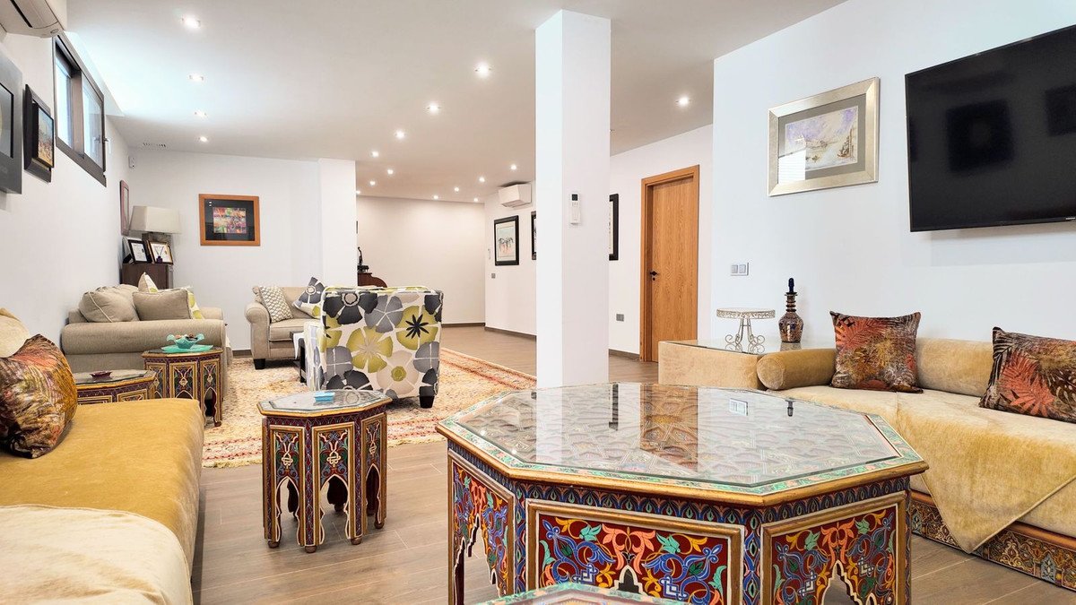 5 Bed Detached Villa in Estepona