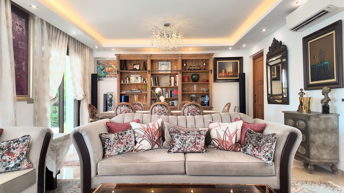 5 Bed Detached Villa in Estepona