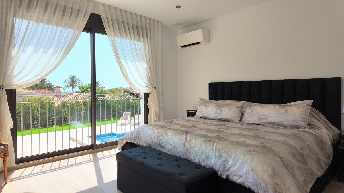 5 Bed Detached Villa in Estepona