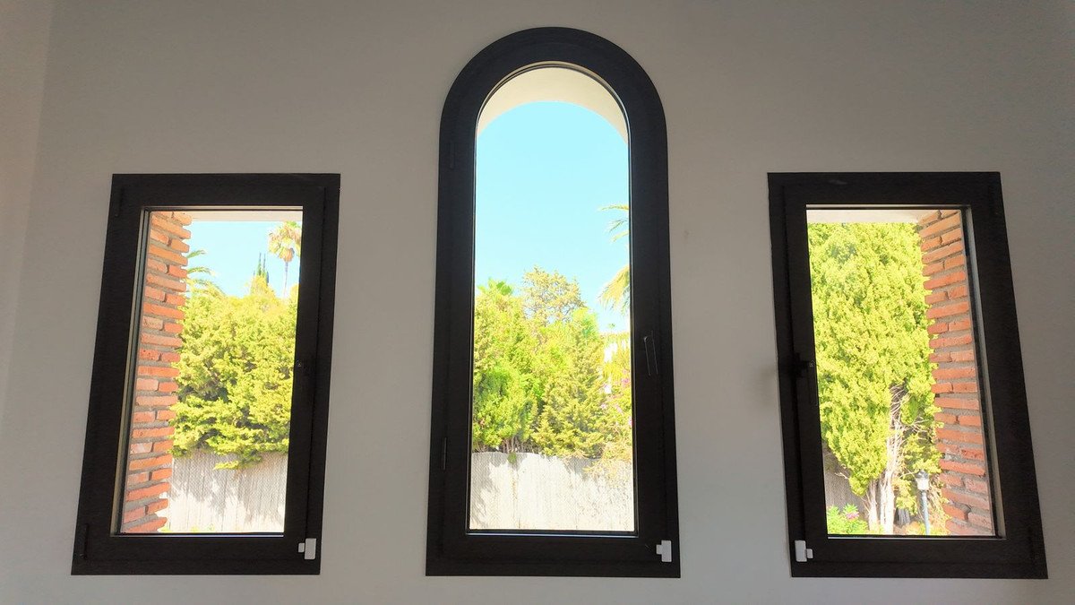 5 Bed Detached Villa in Estepona