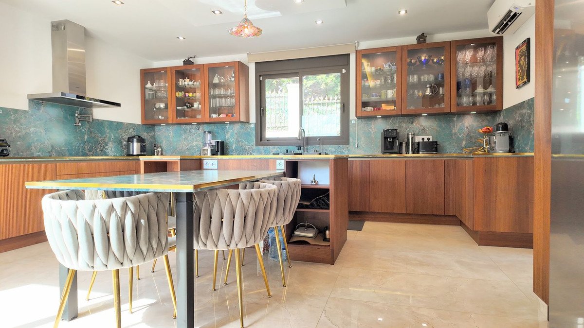 5 Bed Detached Villa in Estepona