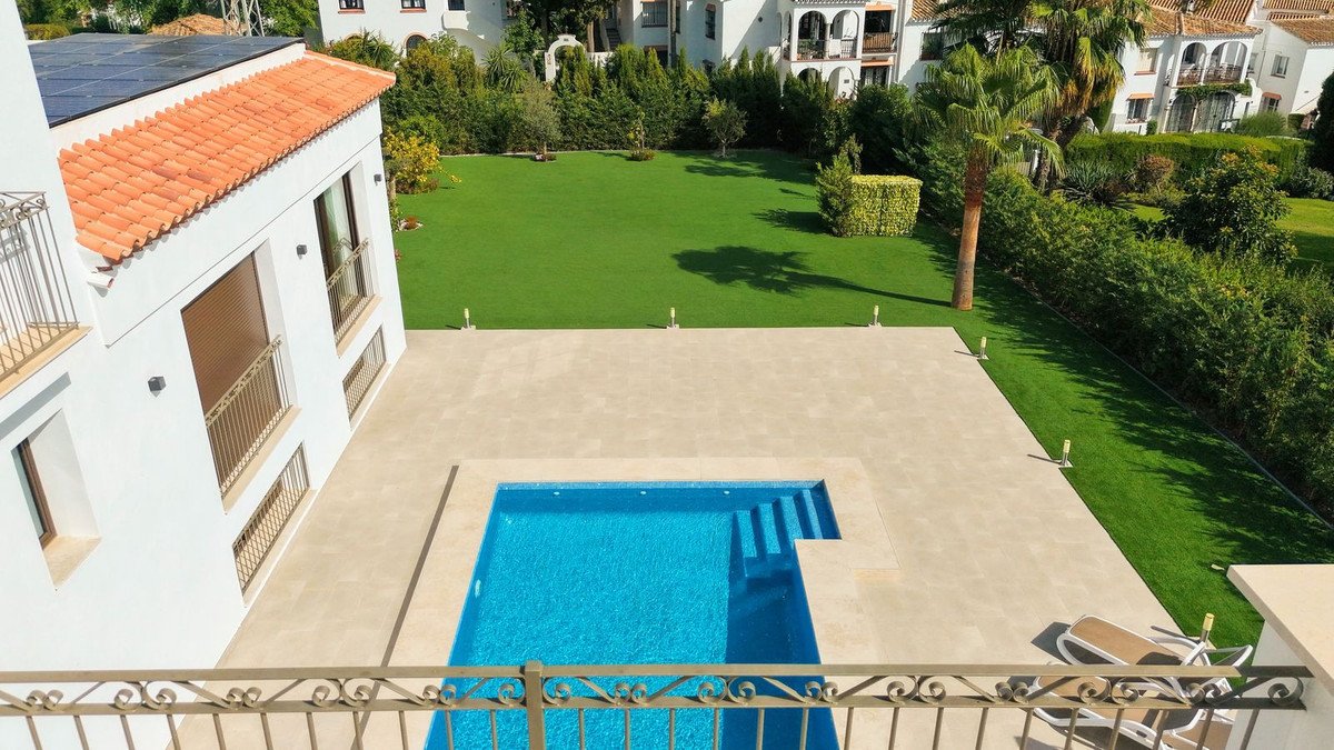 5 Bed Detached Villa in Estepona