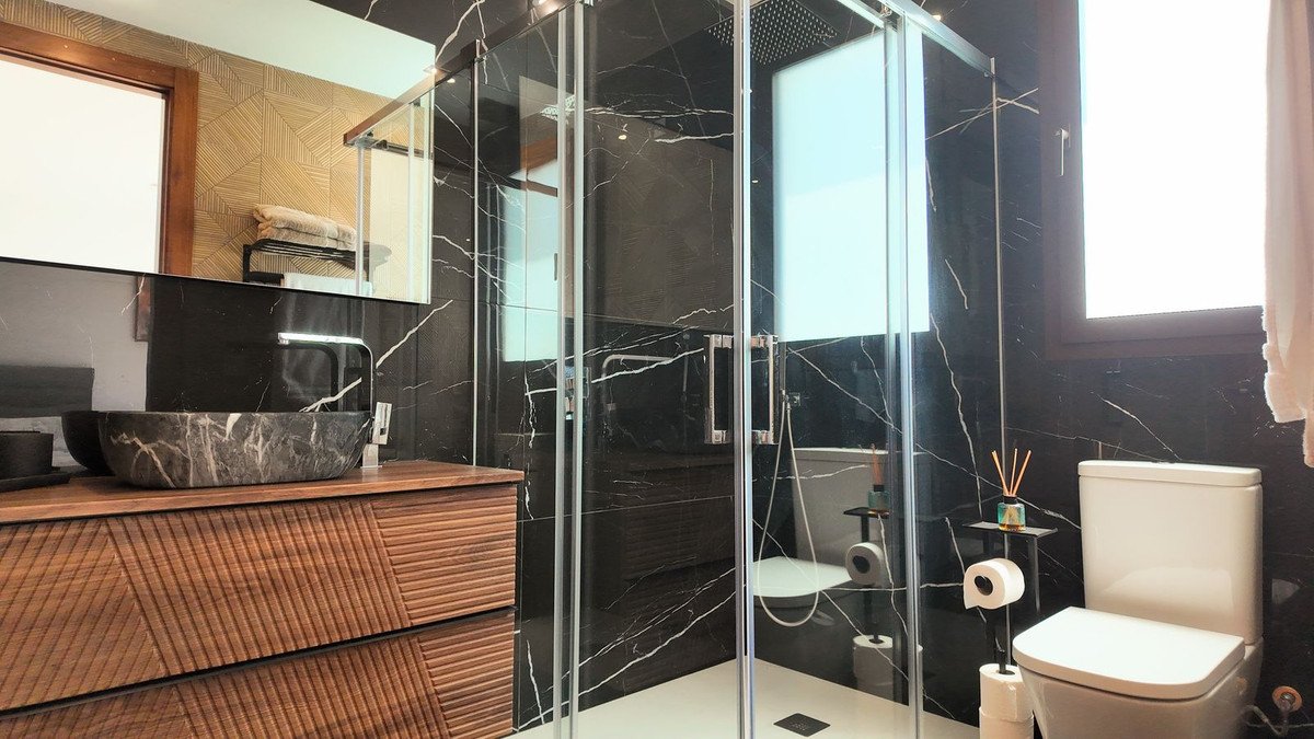 5 Bed Detached Villa in Estepona