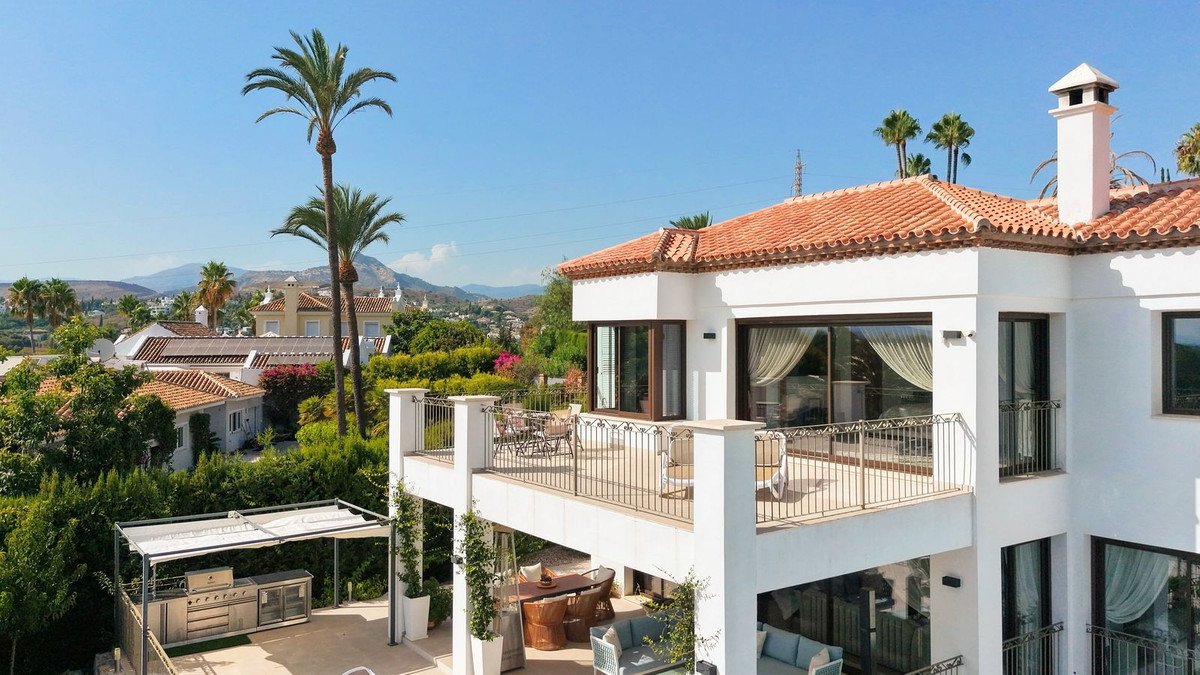 5 Bed Detached Villa in Estepona