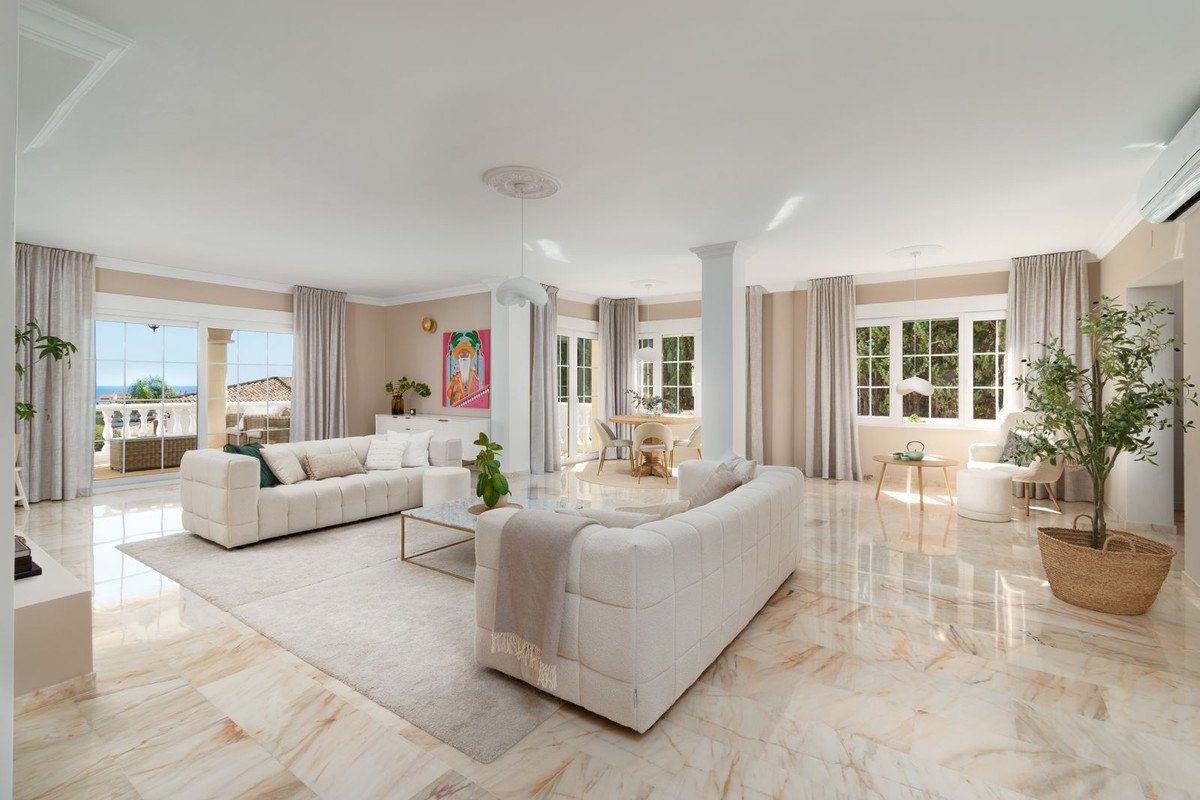 5 Bed Detached Villa in Torrequebrada