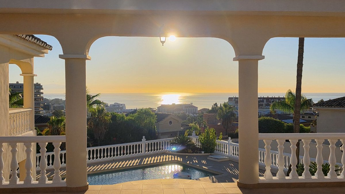 5 Bed Detached Villa in Torrequebrada