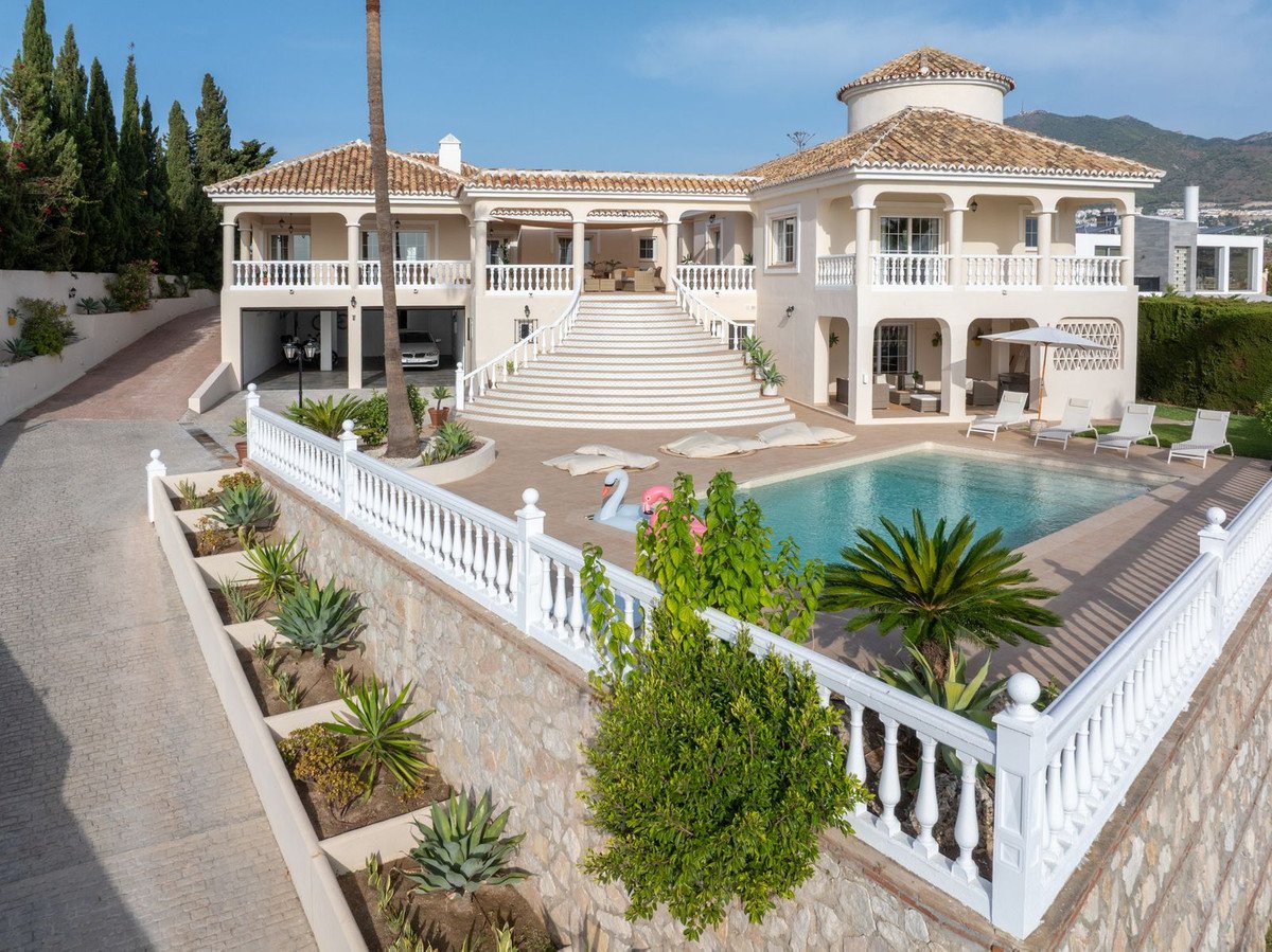 5 Bed Detached Villa in Torrequebrada
