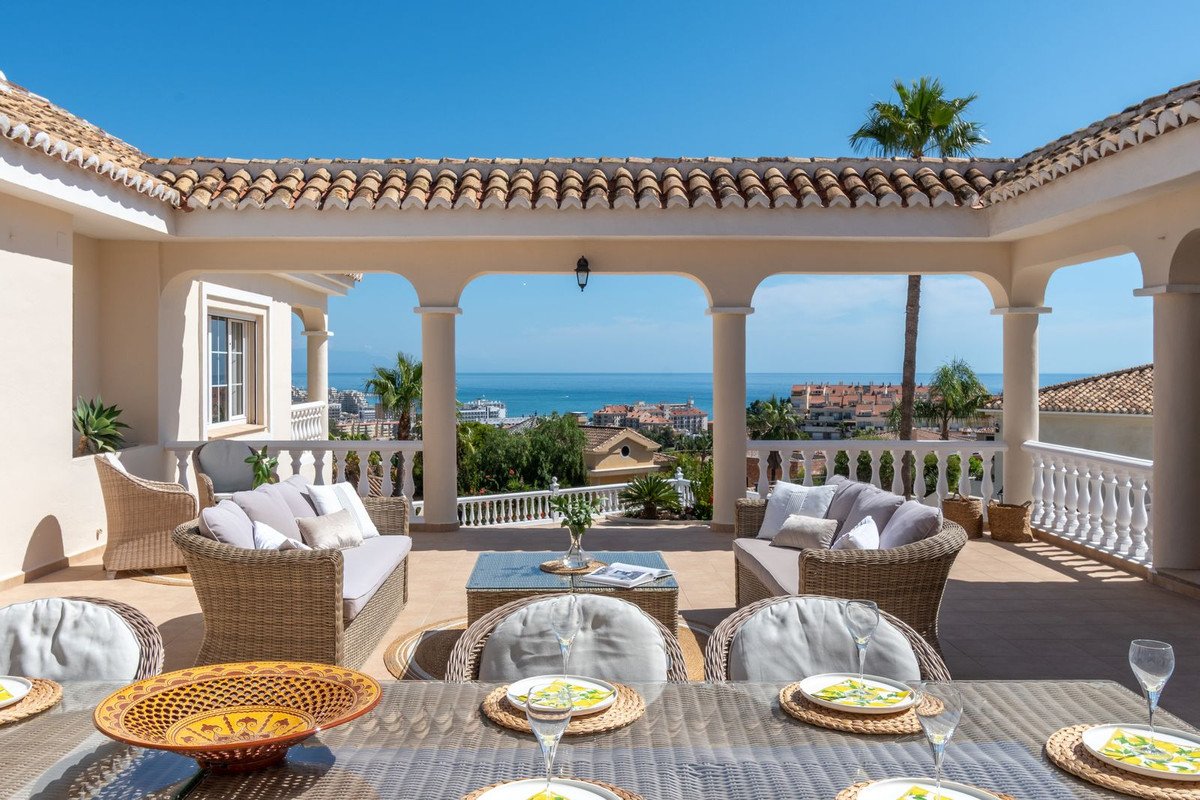 5 Bed Detached Villa in Torrequebrada