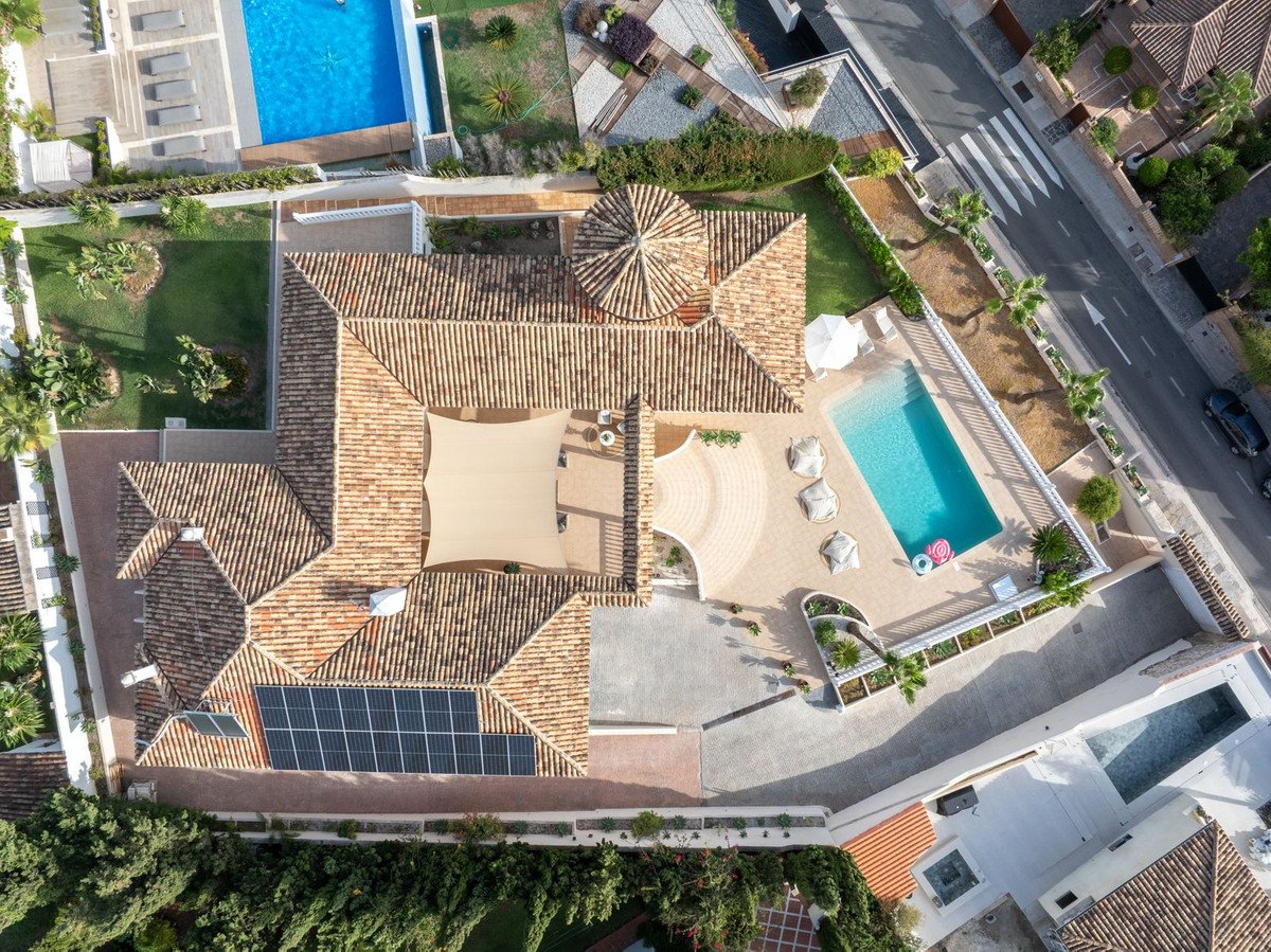 5 Bed Detached Villa in Torrequebrada