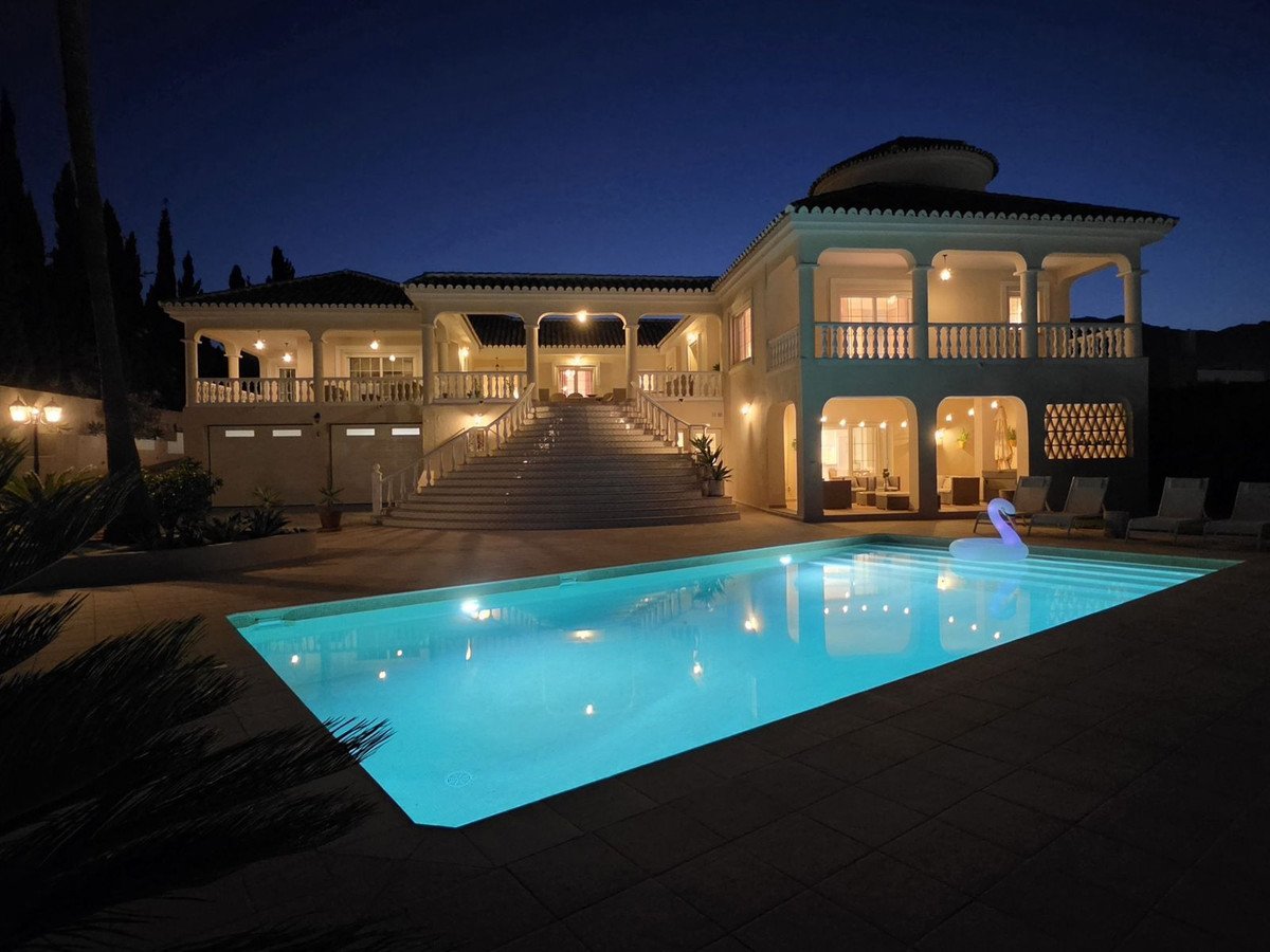 5 Bed Detached Villa in Torrequebrada