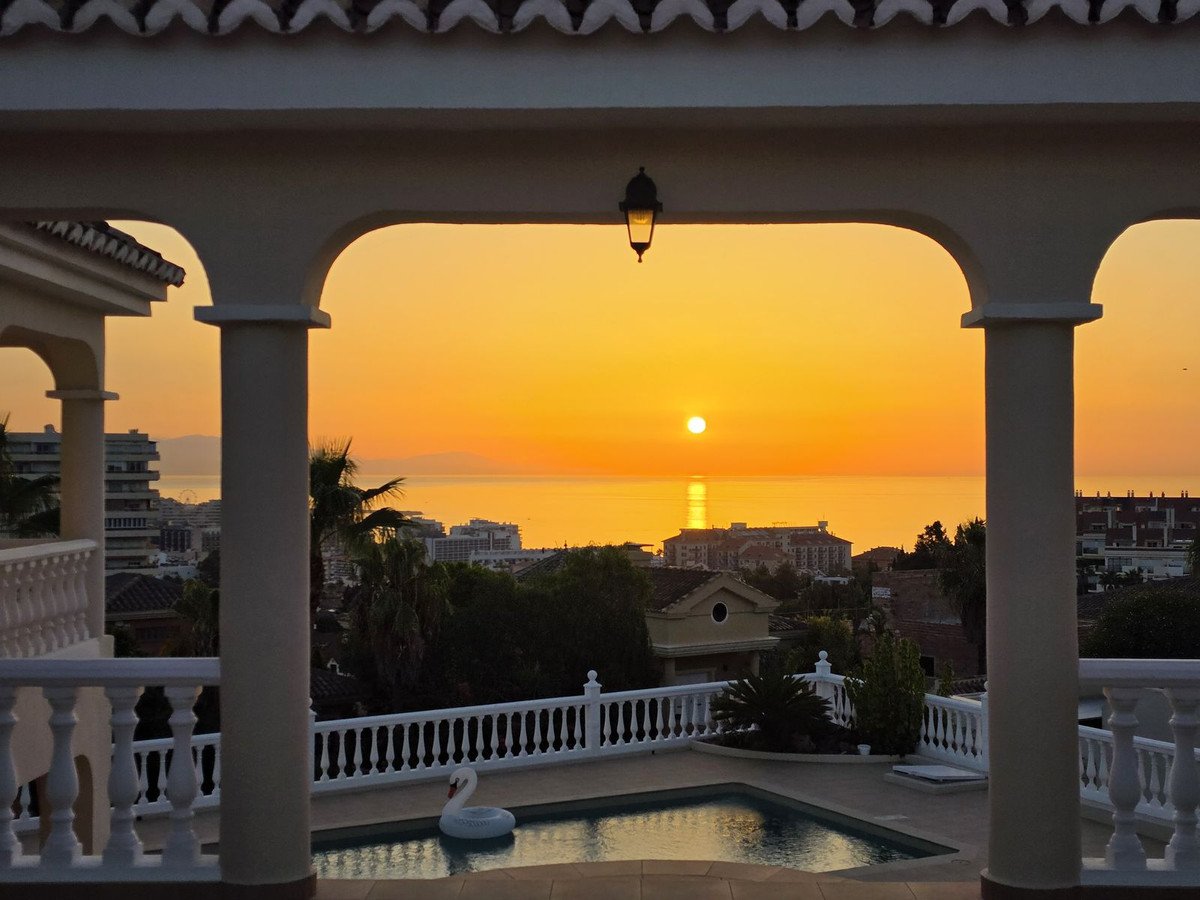 5 Bed Detached Villa in Torrequebrada