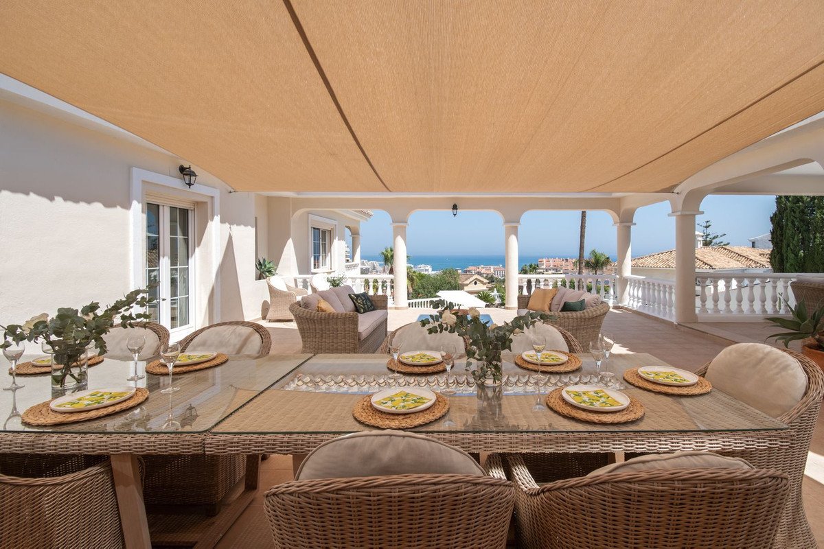 5 Bed Detached Villa in Torrequebrada