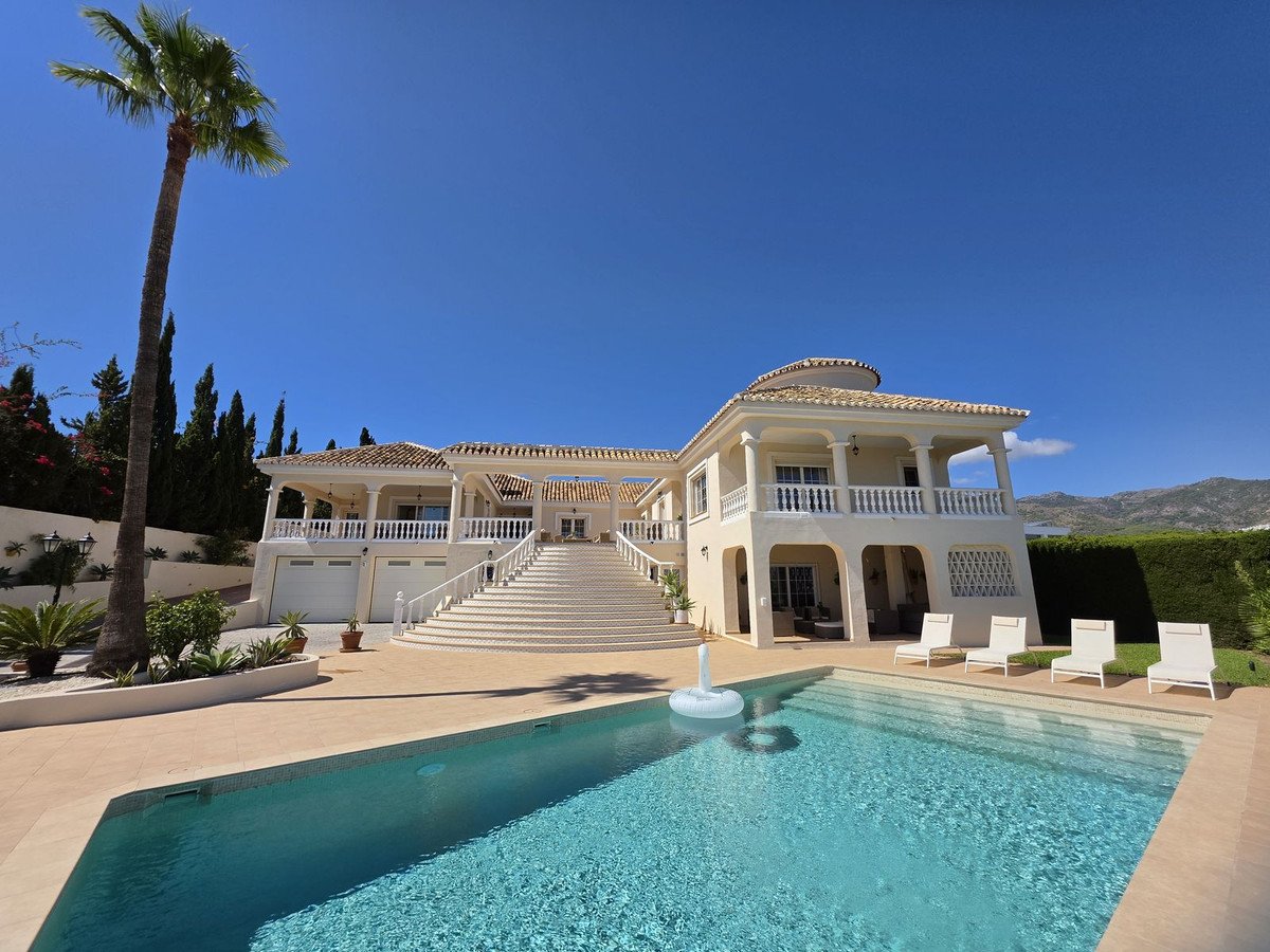 5 Bed Detached Villa in Torrequebrada