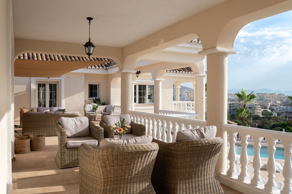 5 Bed Detached Villa in Torrequebrada