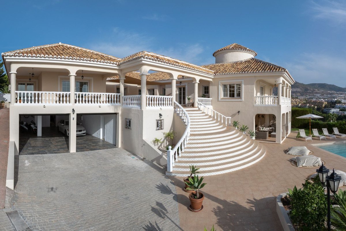 5 Bed Detached Villa in Torrequebrada