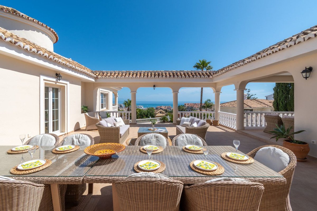 5 Bed Detached Villa in Torrequebrada