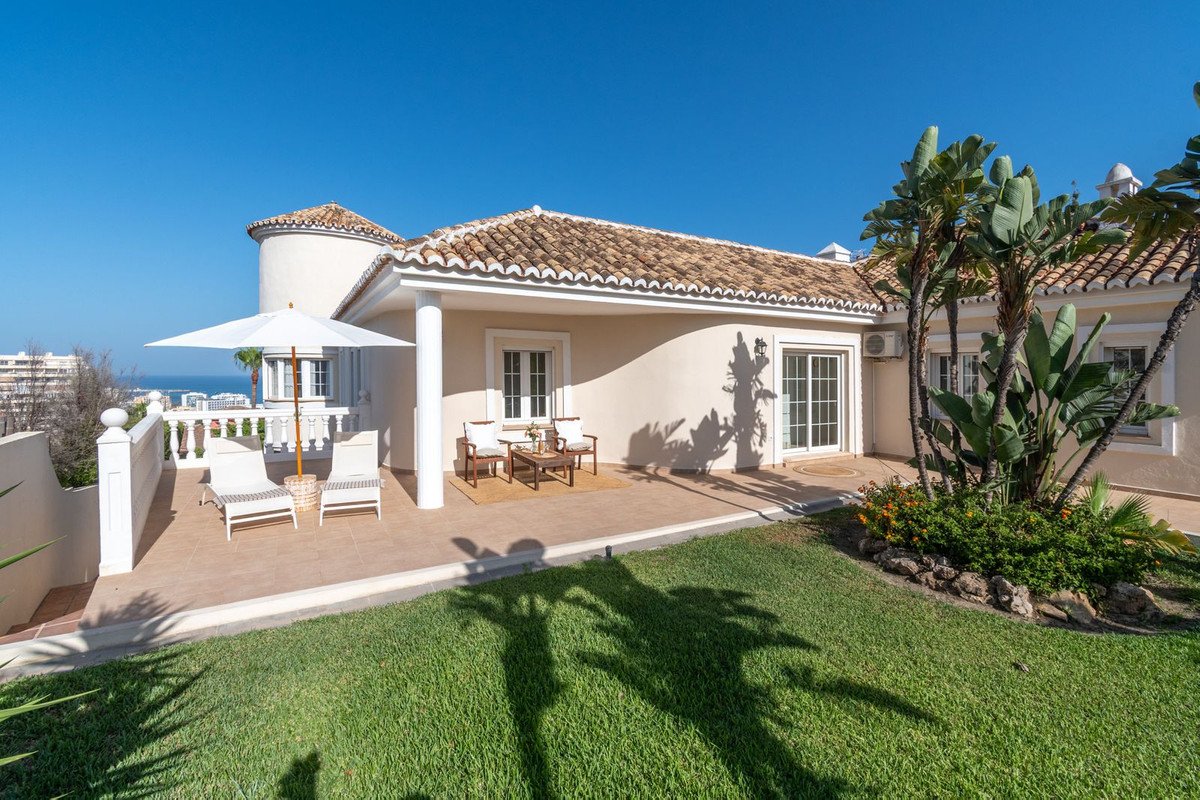 5 Bed Detached Villa in Torrequebrada