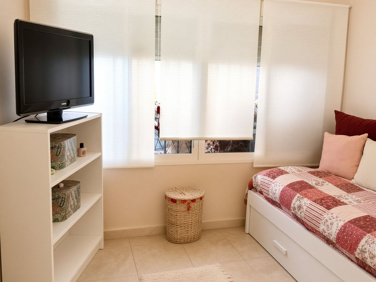 2 Bed Middle Floor Apartment in La Campana