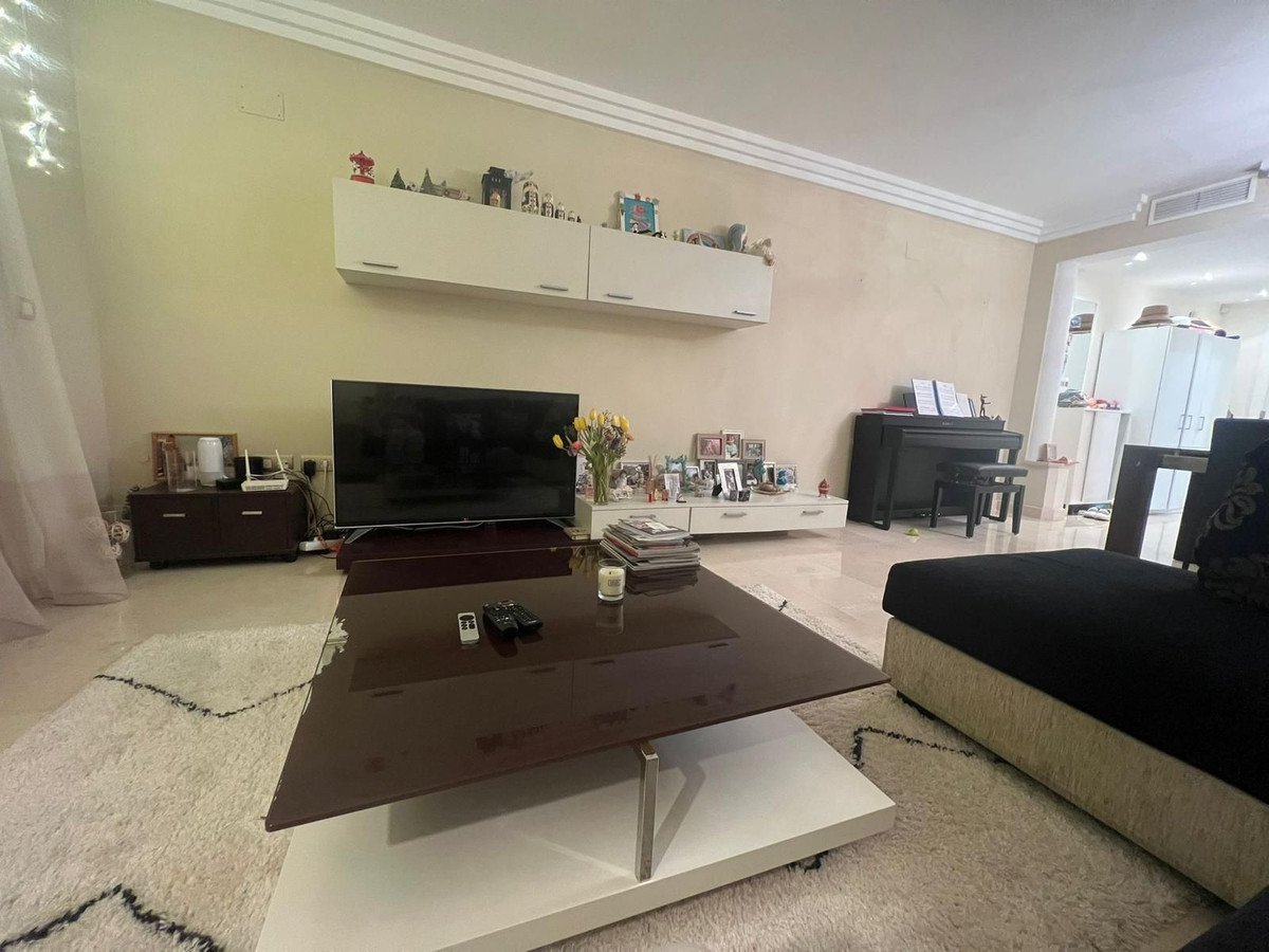 3 Bed Middle Floor Apartment in Benahavís