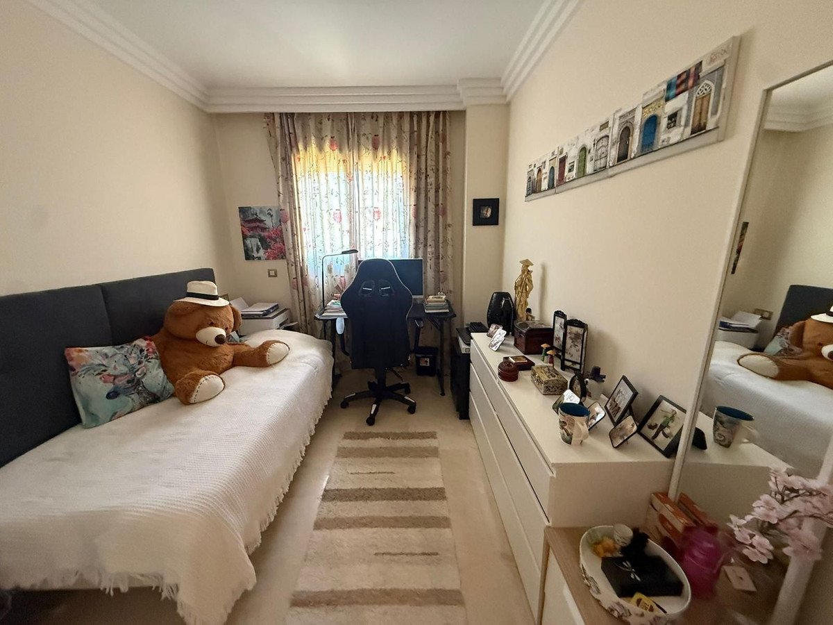 3 Bed Middle Floor Apartment in Benahavís