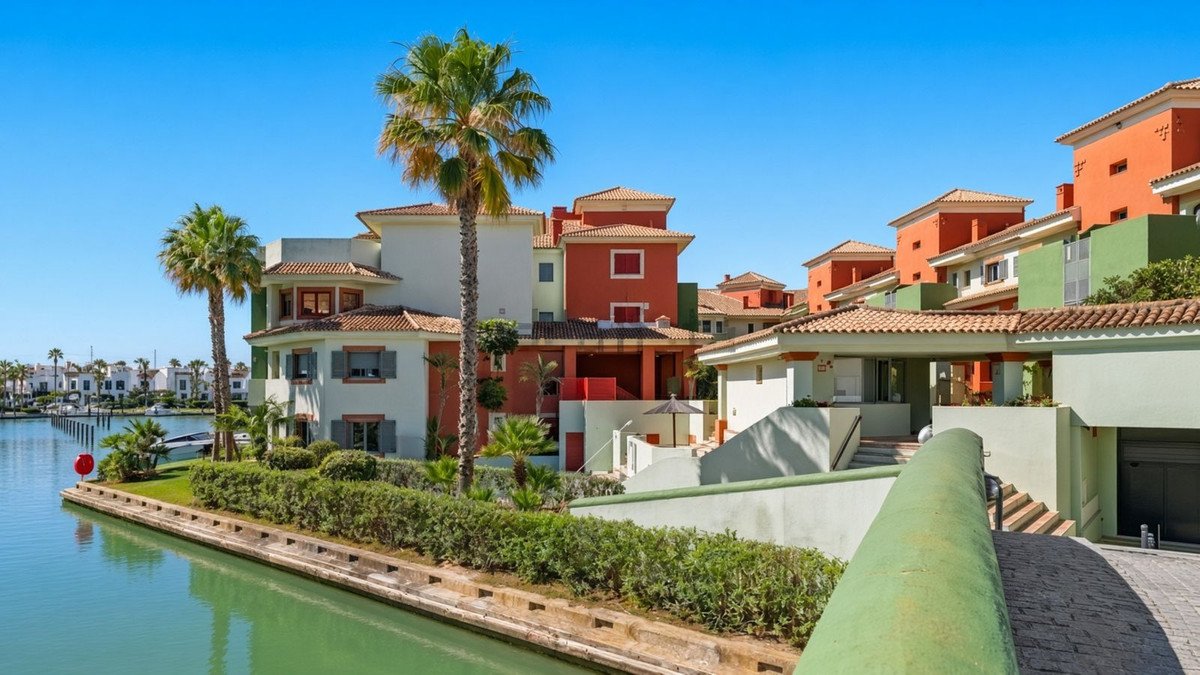 2 Bed Middle Floor Apartment in Sotogrande Marina
