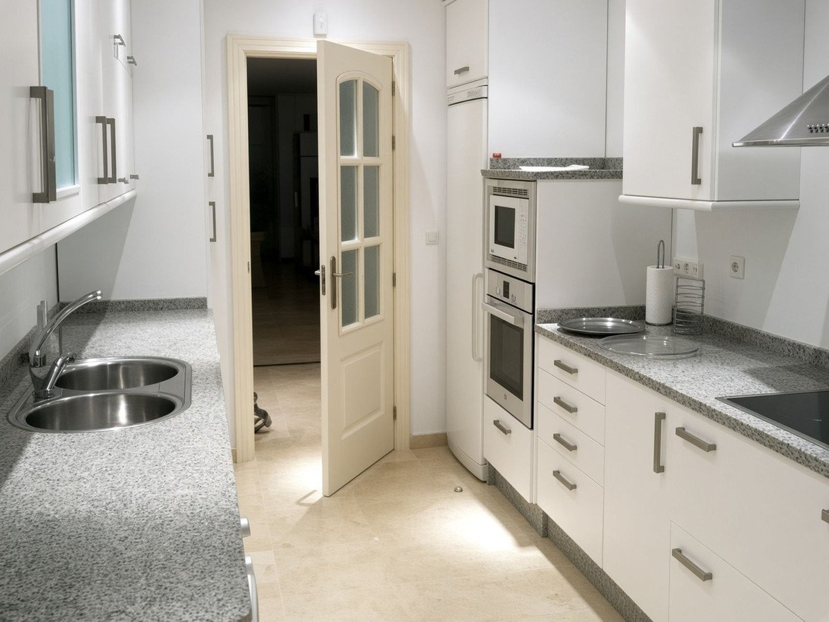 2 Bed Middle Floor Apartment in Sotogrande Marina
