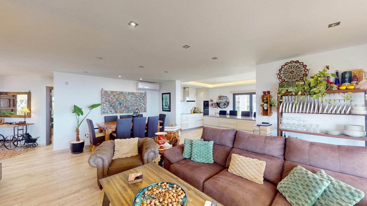 4 Bed Detached Villa in Arenas