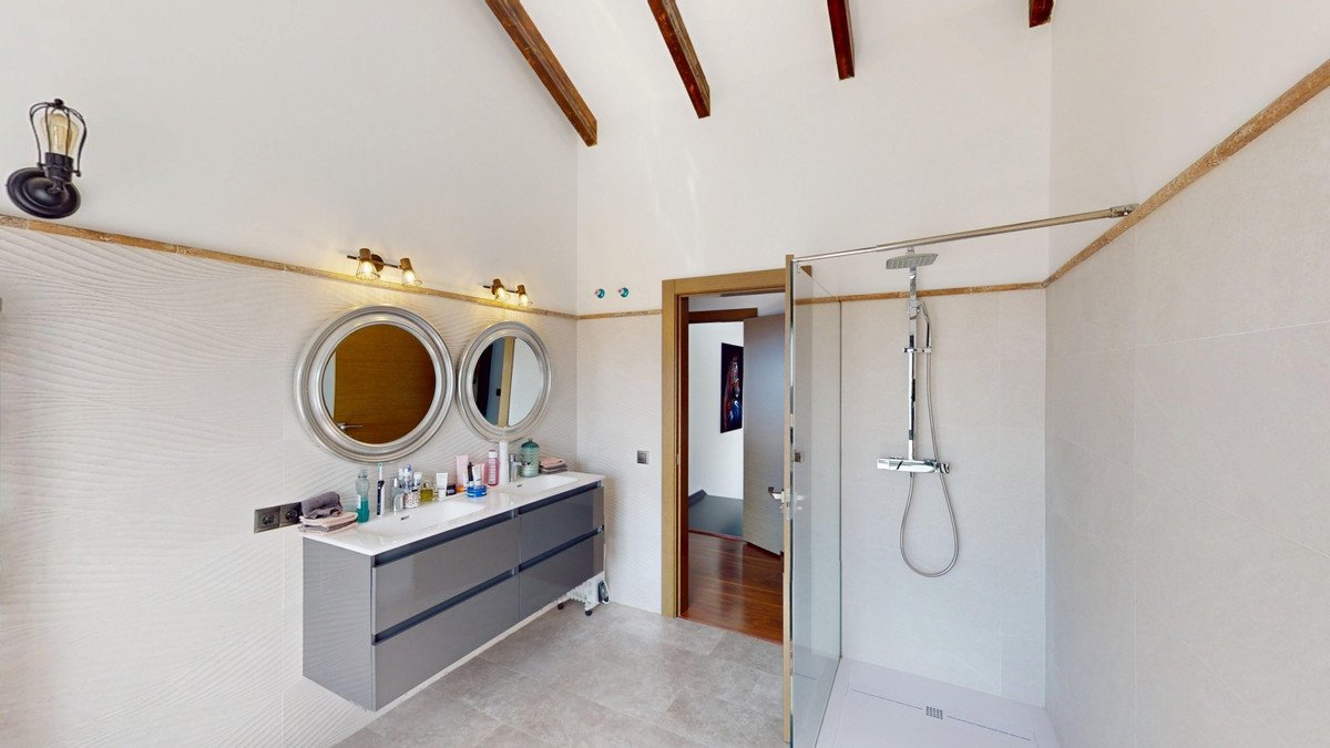 4 Bed Detached Villa in Arenas