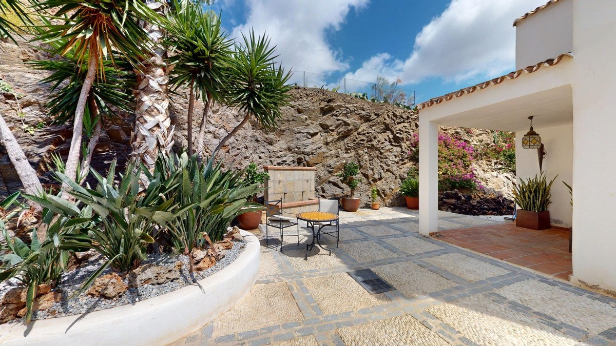 4 Bed Detached Villa in Arenas