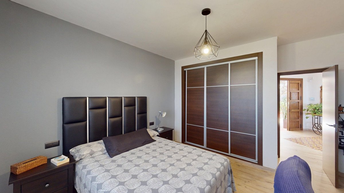 4 Bed Detached Villa in Arenas