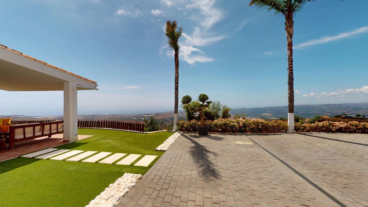 4 Bed Detached Villa in Arenas