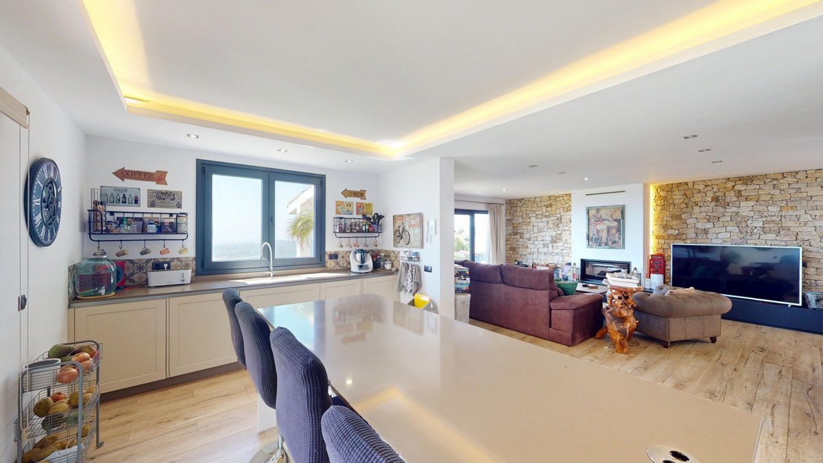 4 Bed Detached Villa in Arenas