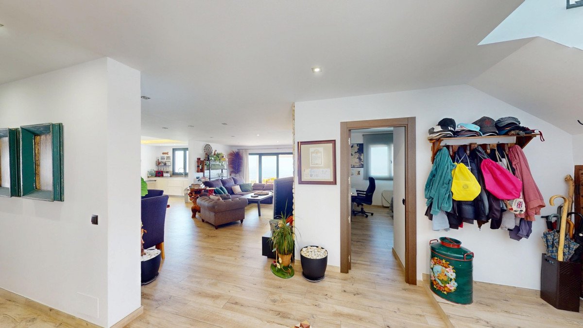 4 Bed Detached Villa in Arenas