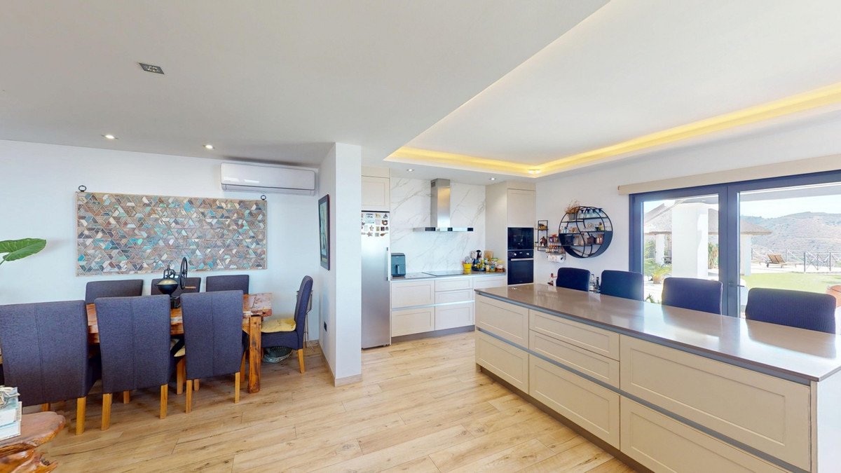 4 Bed Detached Villa in Arenas