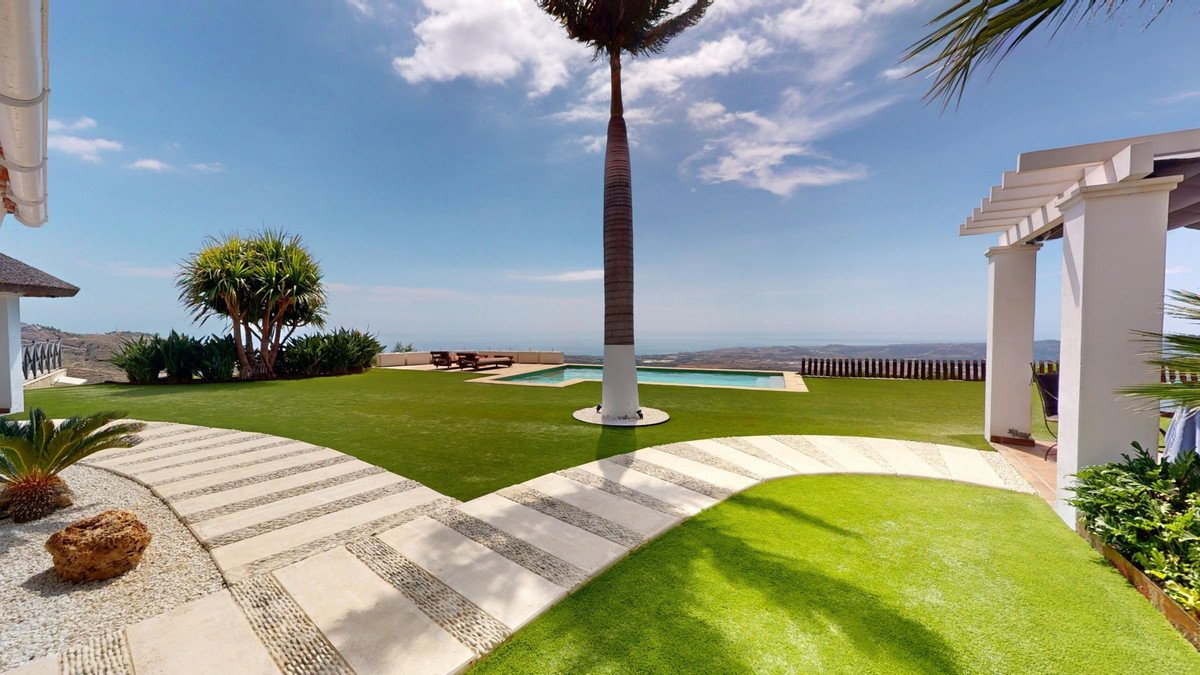4 Bed Detached Villa in Arenas