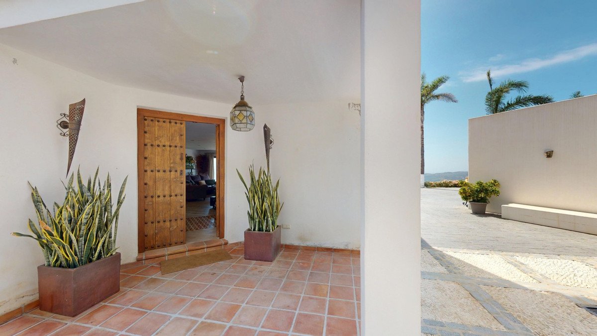 4 Bed Detached Villa in Arenas