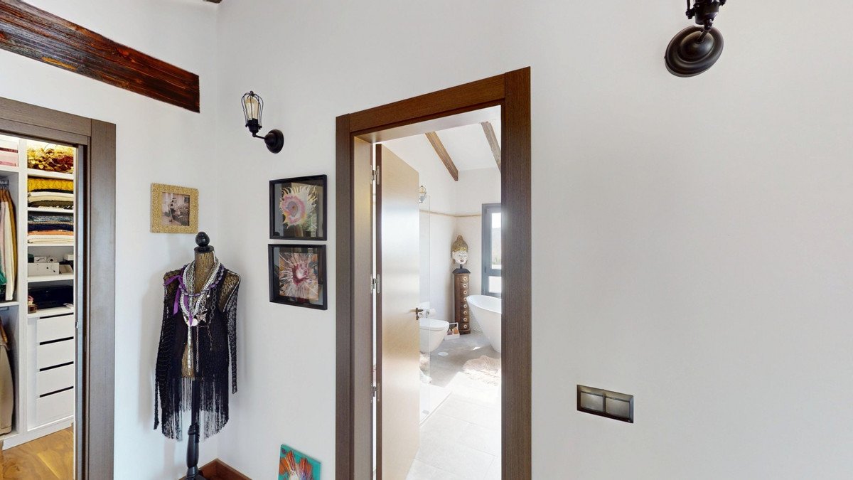 4 Bed Detached Villa in Arenas