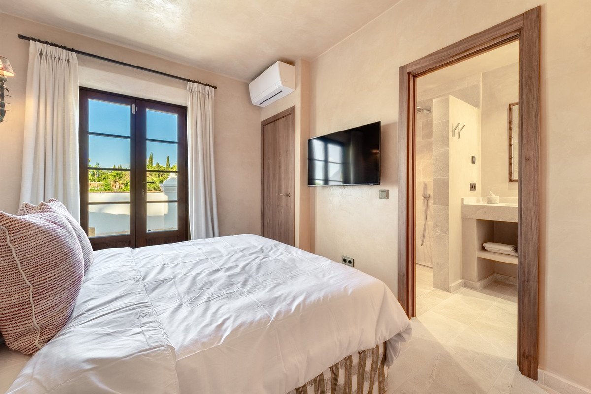 2 Bed Semi-Detached House in The Golden Mile