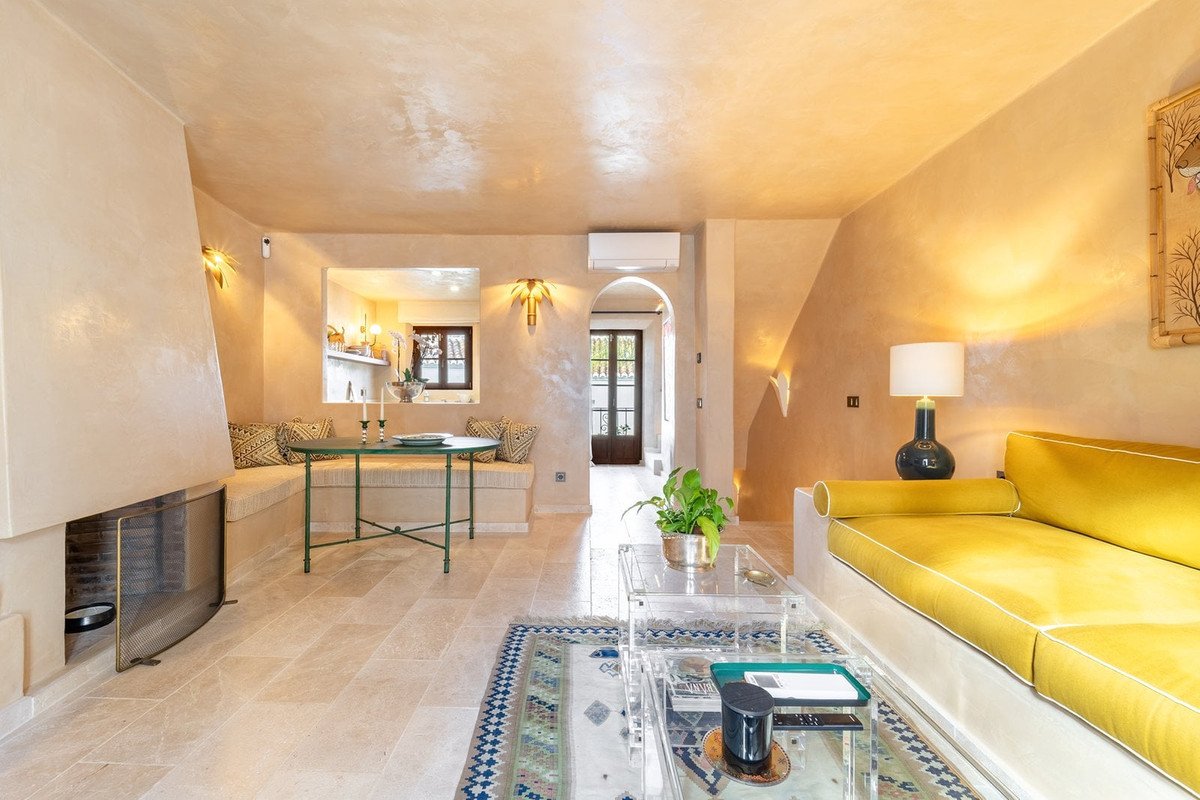 2 Bed Semi-Detached House in The Golden Mile
