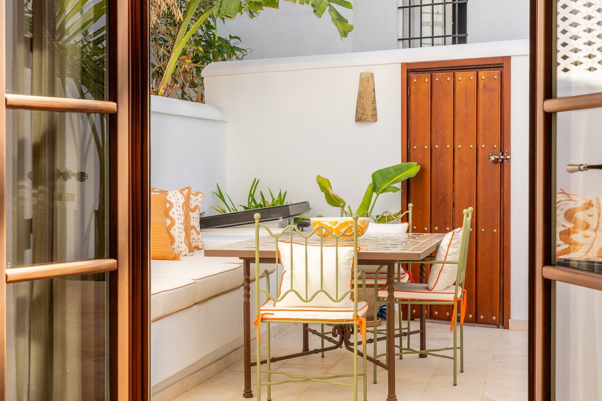 2 Bed Semi-Detached House in The Golden Mile